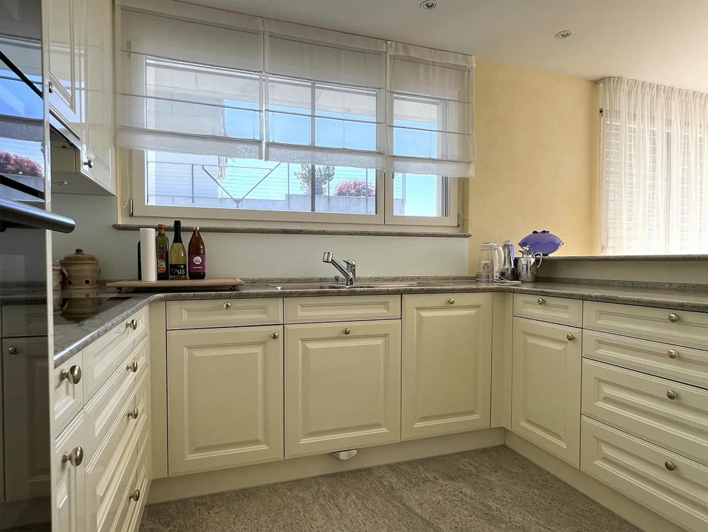 Comfortable Living with Panoramic View! - Photo 5 of 14