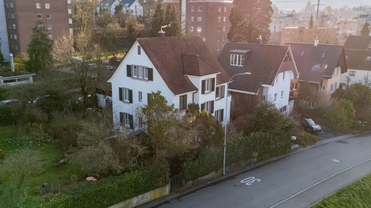 «Freistehendes 6.5-Zimmer-Einfamilienhaus mit Carport und Schwedenofen» - Foto 24 von 27