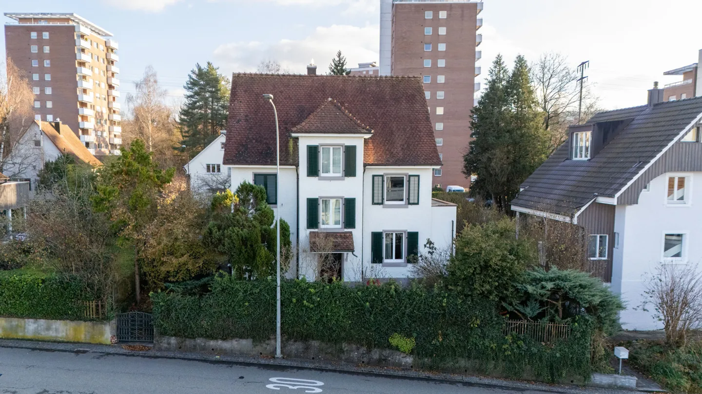 «Freistehendes 6.5-Zimmer-Einfamilienhaus mit Carport und Schwedenofen» - Foto 23 von 27
