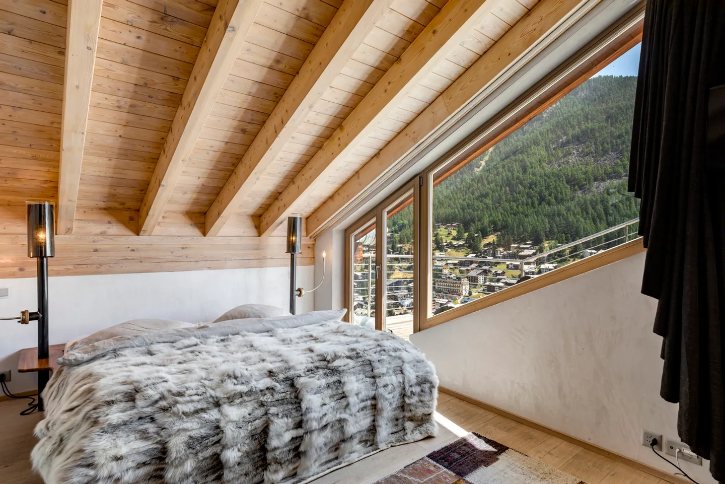 Extraordinary Triplex with Breathtaking Views - Photo 4 of 12