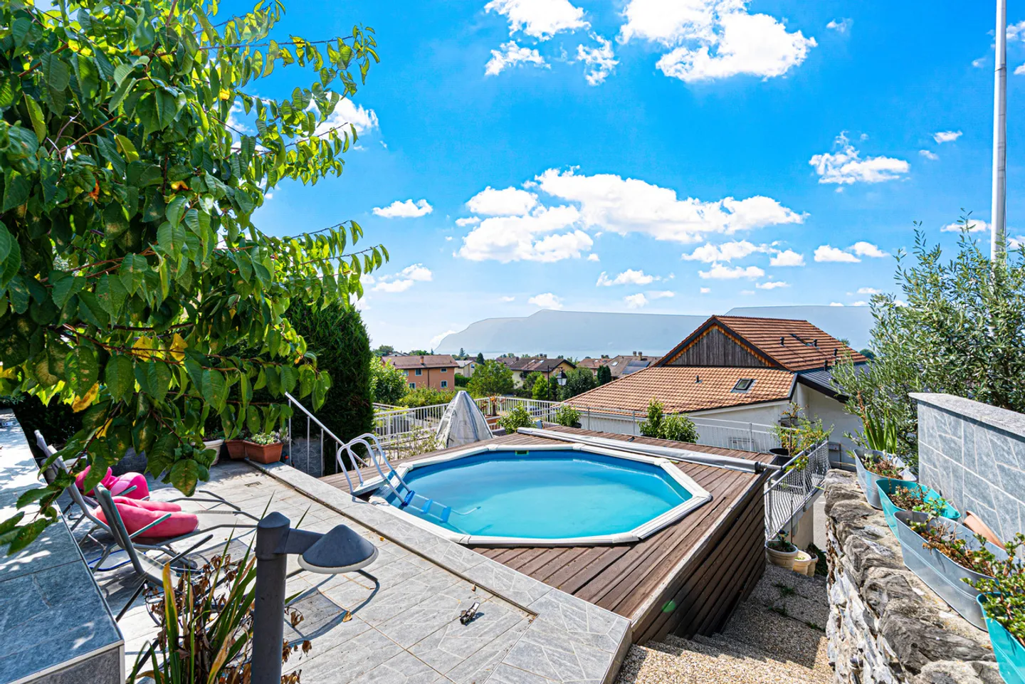 Maison exclusive avec piscine, jardin et terrasse - Photo 2 sur 13