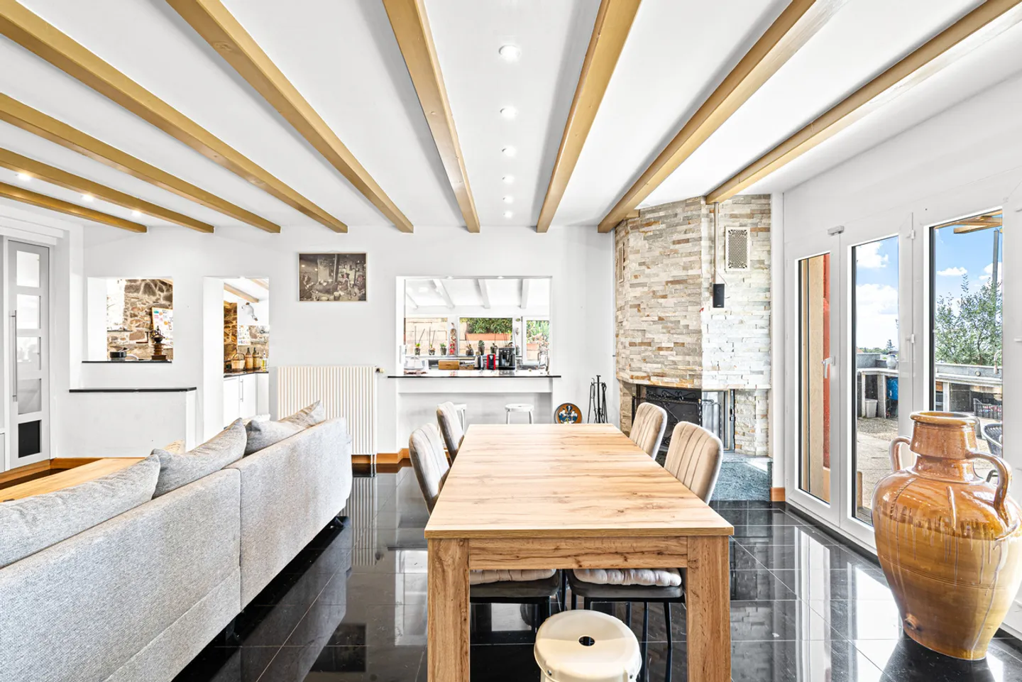 Maison exclusive avec piscine, jardin et terrasse - Photo 6 sur 13