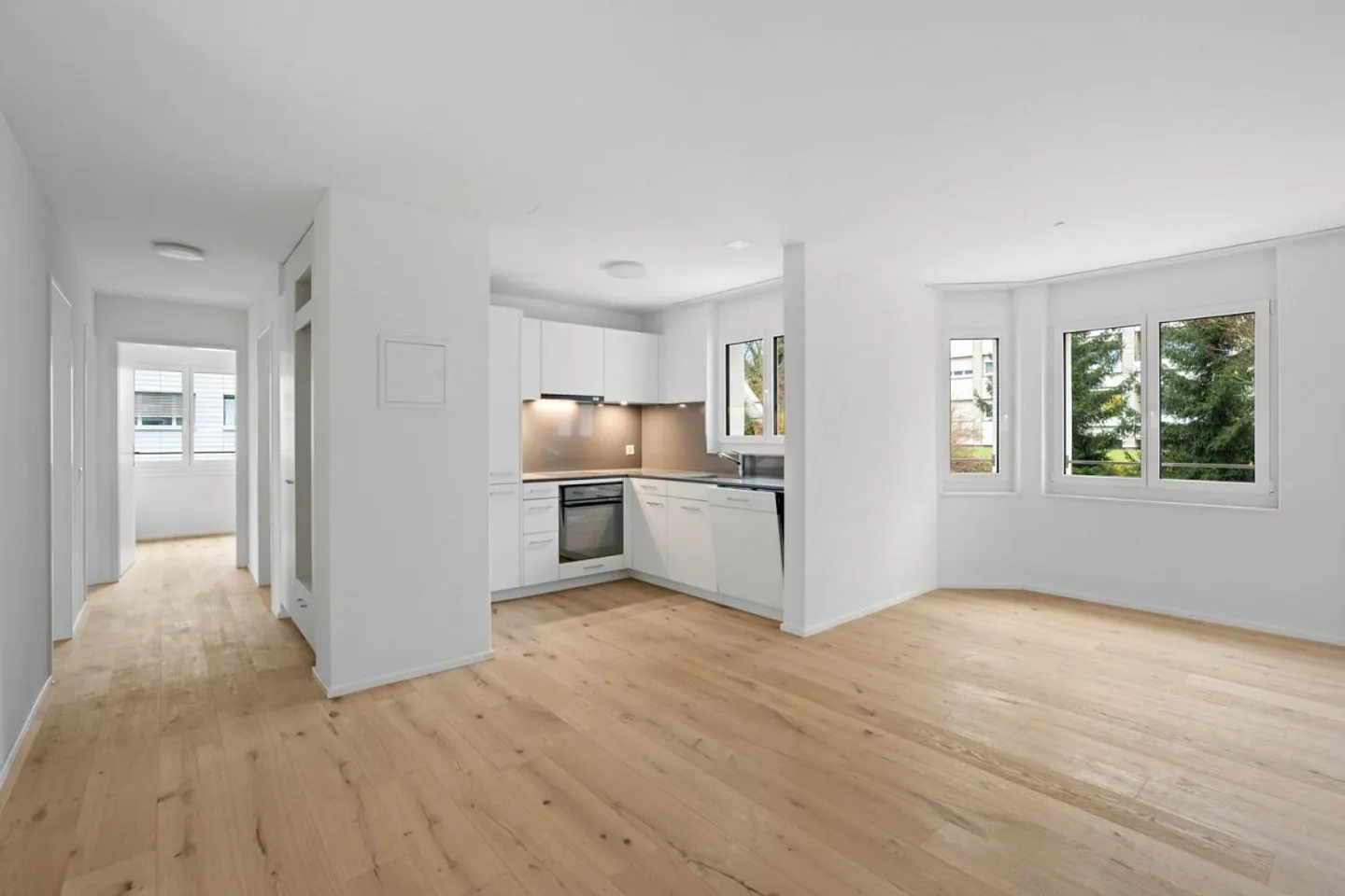 PRIMA AFFITTAZIONE dopo RISTRUTTURAZIONE COMPLETA! Appartamento giardino 4.5 stanze! NUOVE FOTO! - Foto 1 di 15