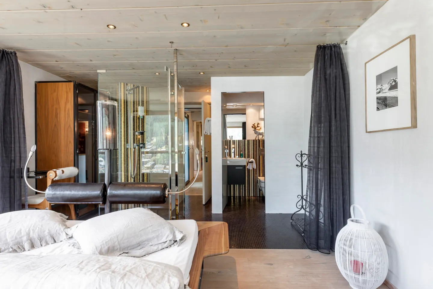 Extraordinary Triplex with Breathtaking Views - Photo 9 of 12