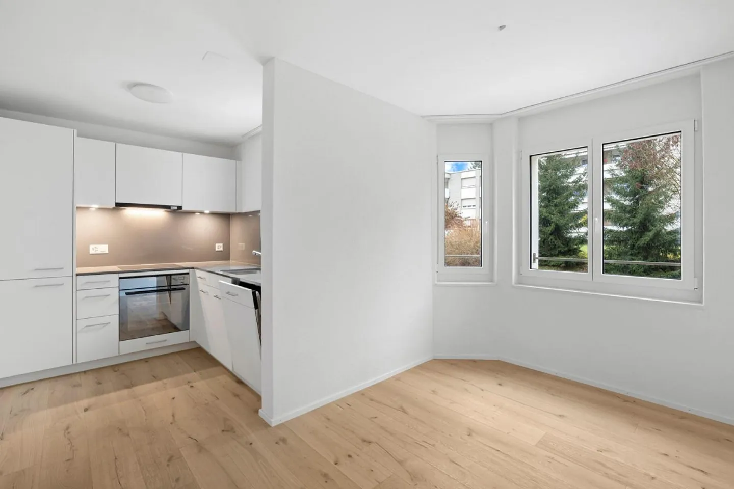 PRIMA AFFITTAZIONE dopo RISTRUTTURAZIONE COMPLETA! Appartamento giardino 4.5 stanze! NUOVE FOTO! - Foto 2 di 15