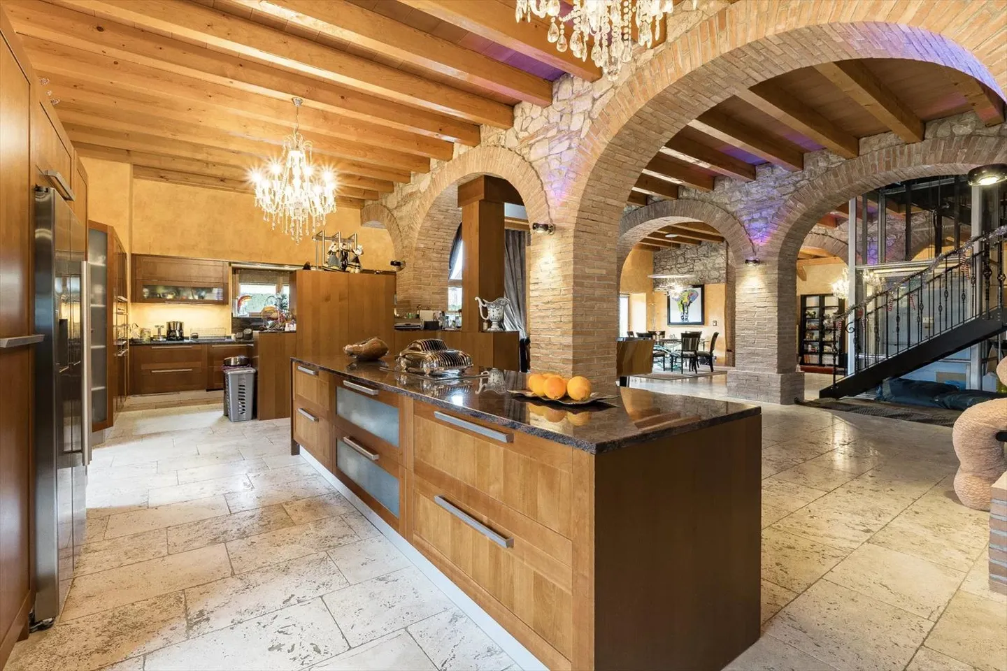 Extraordinary property that combines modernity and rustic authenticity - Photo 3 of 13