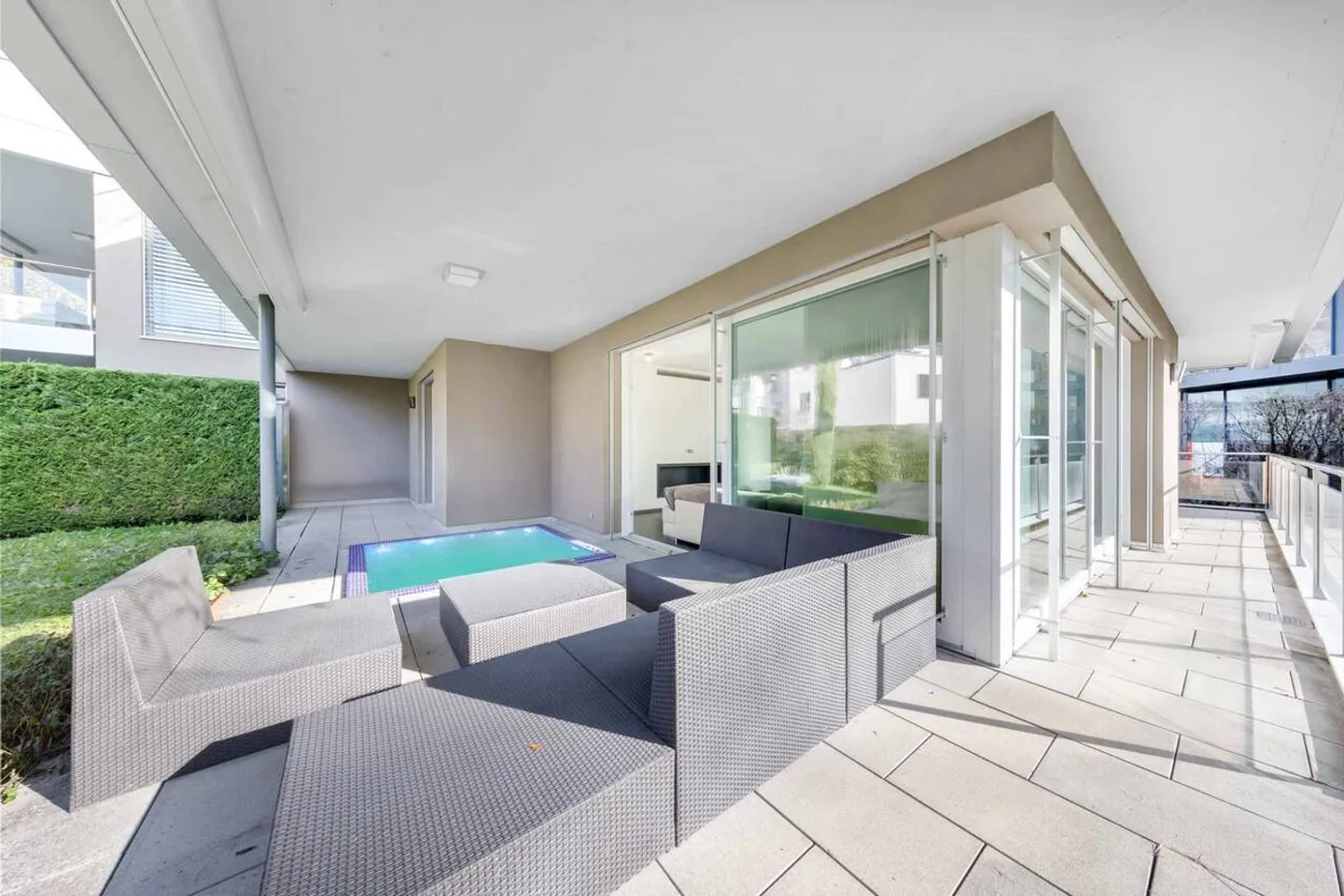 Superb 3.5-room luxury apartment with terrace and garden - Available immediately - Photo 5 of 11