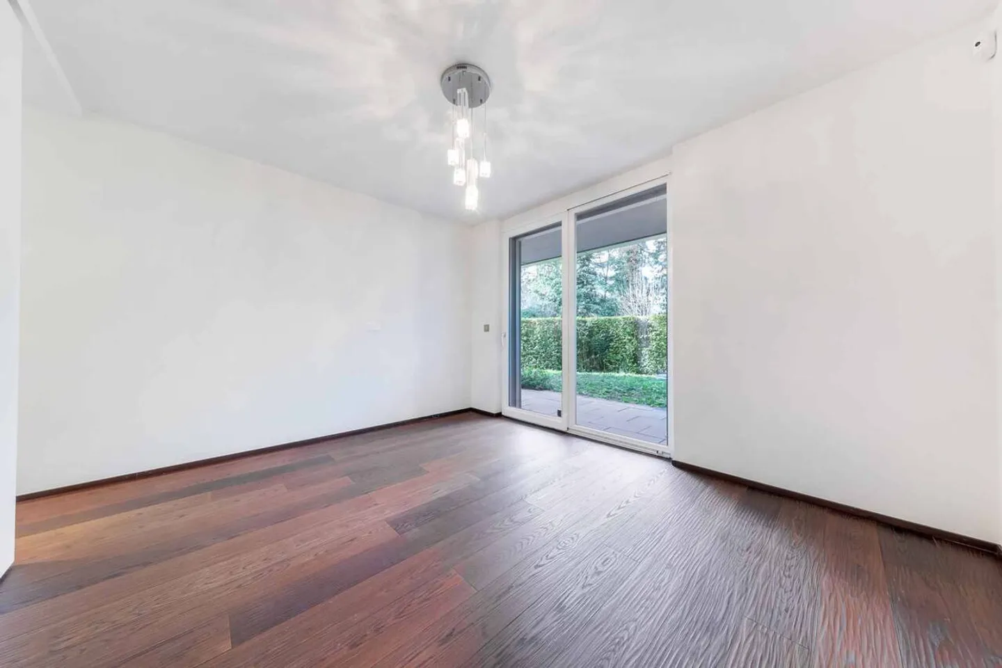 Superb 3.5-room luxury apartment with terrace and garden - Available immediately - Photo 6 of 11