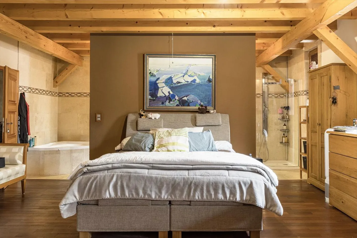 Extraordinary property that combines modernity and rustic authenticity - Photo 6 of 13