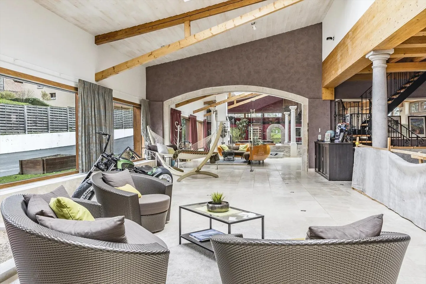 Extraordinary property that combines modernity and rustic authenticity - Photo 10 of 13