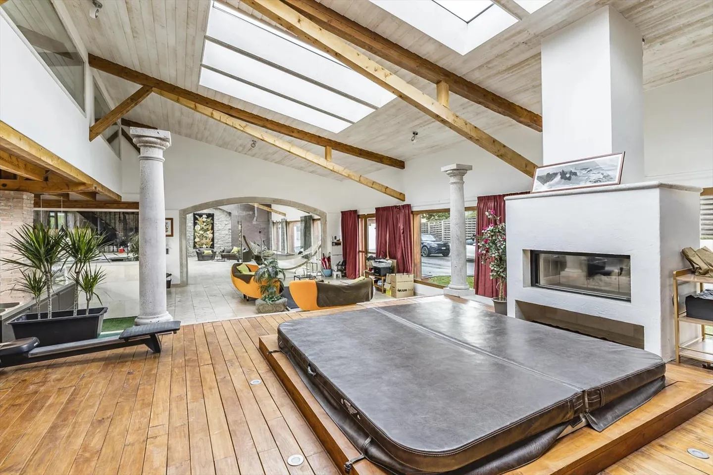 Extraordinary property that combines modernity and rustic authenticity - Photo 12 of 13