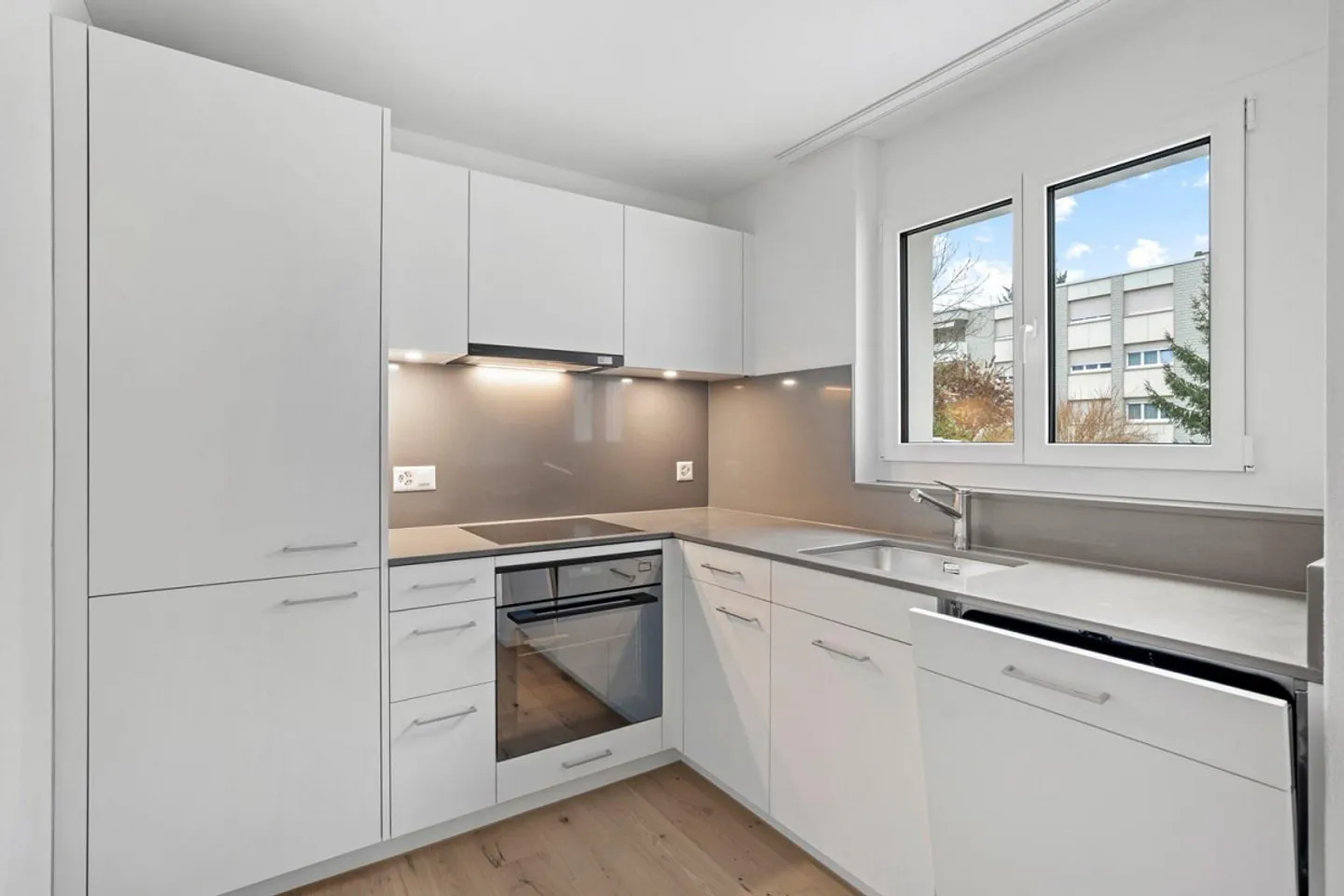 PRIMA AFFITTAZIONE dopo RISTRUTTURAZIONE COMPLETA! Appartamento giardino 4.5 stanze! NUOVE FOTO! - Foto 3 di 15