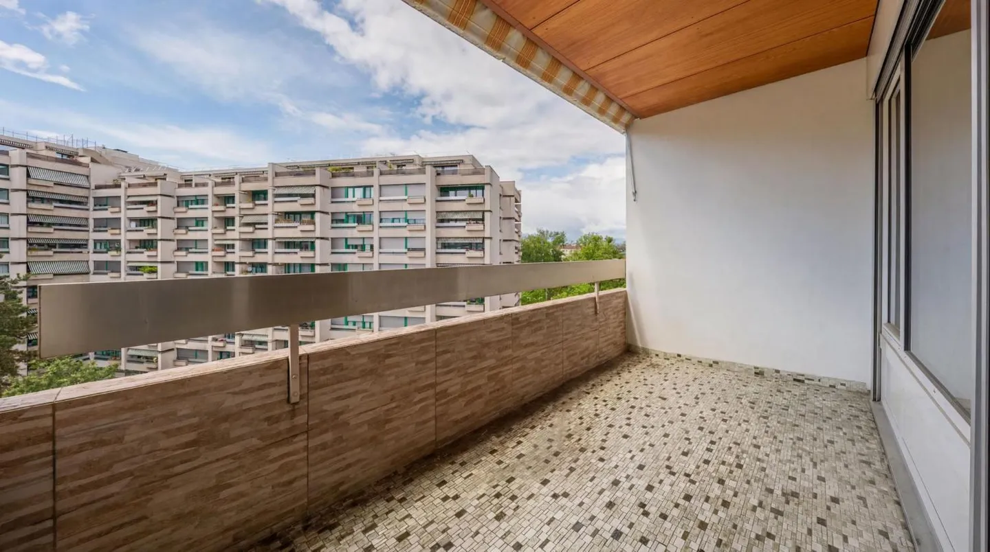 Exclusively - Bright crossing apartment with unobstructed view in the heart of Geneva - Photo 11 of 11