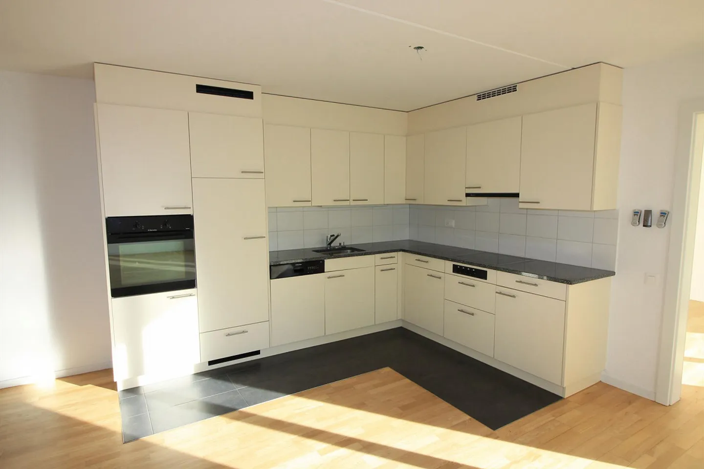 Country apartment with direct connection to Bern and Thun - Photo 2 of 12