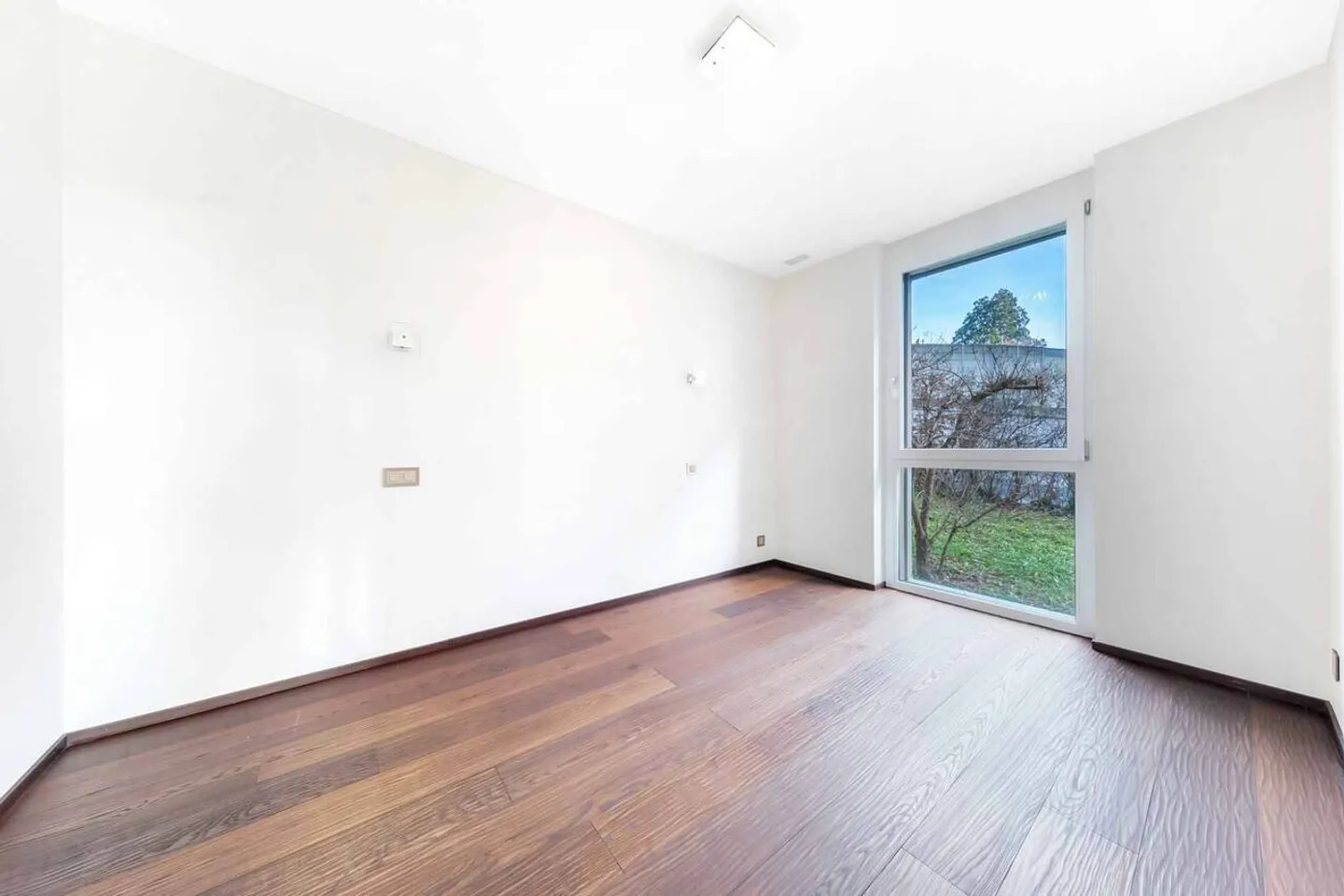 Superb 3.5-room luxury apartment with terrace and garden - Available immediately - Photo 7 of 11