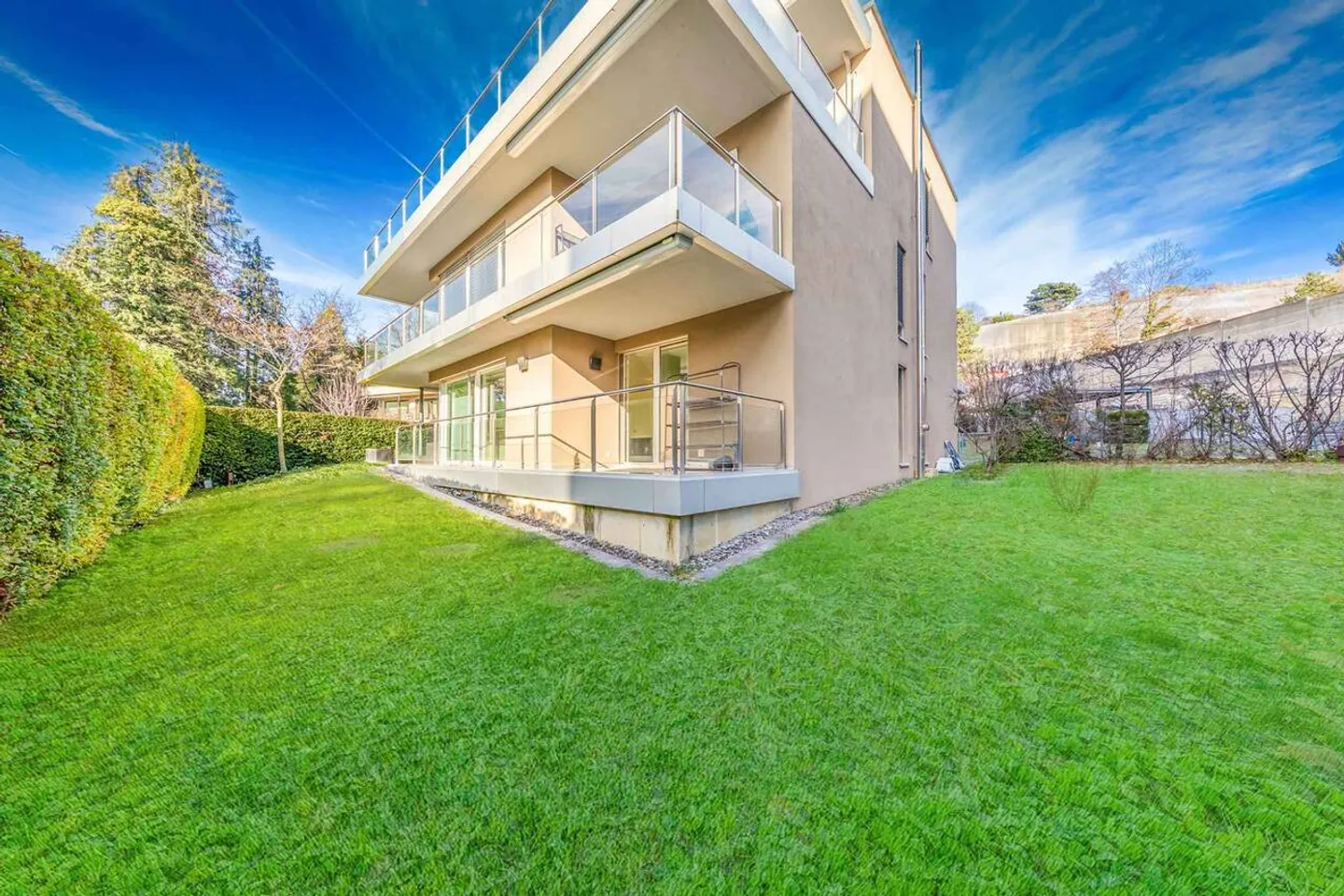 Superb 3.5-room luxury apartment with terrace and garden - Available immediately - Photo 10 of 11