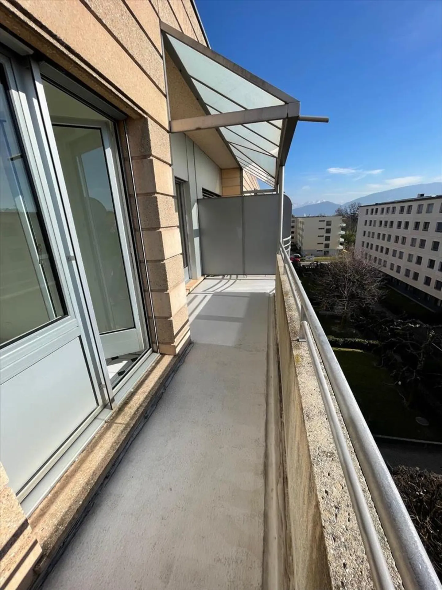 Beautiful 4-room apartment in Grand-Saconnex with balcony - Photo 2 of 6