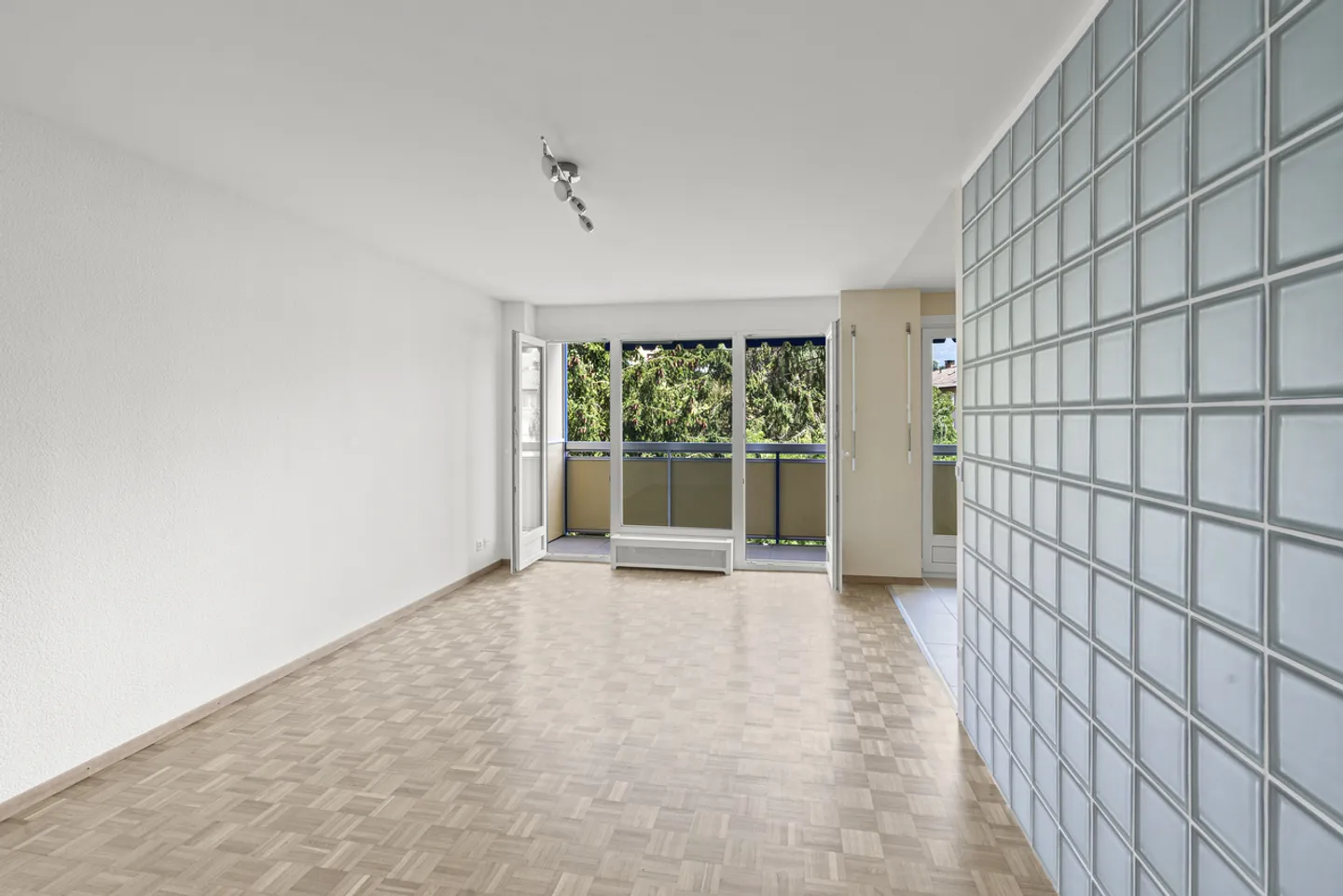 Incantevole studio ristrutturato con balcone - Foto 4 di 9