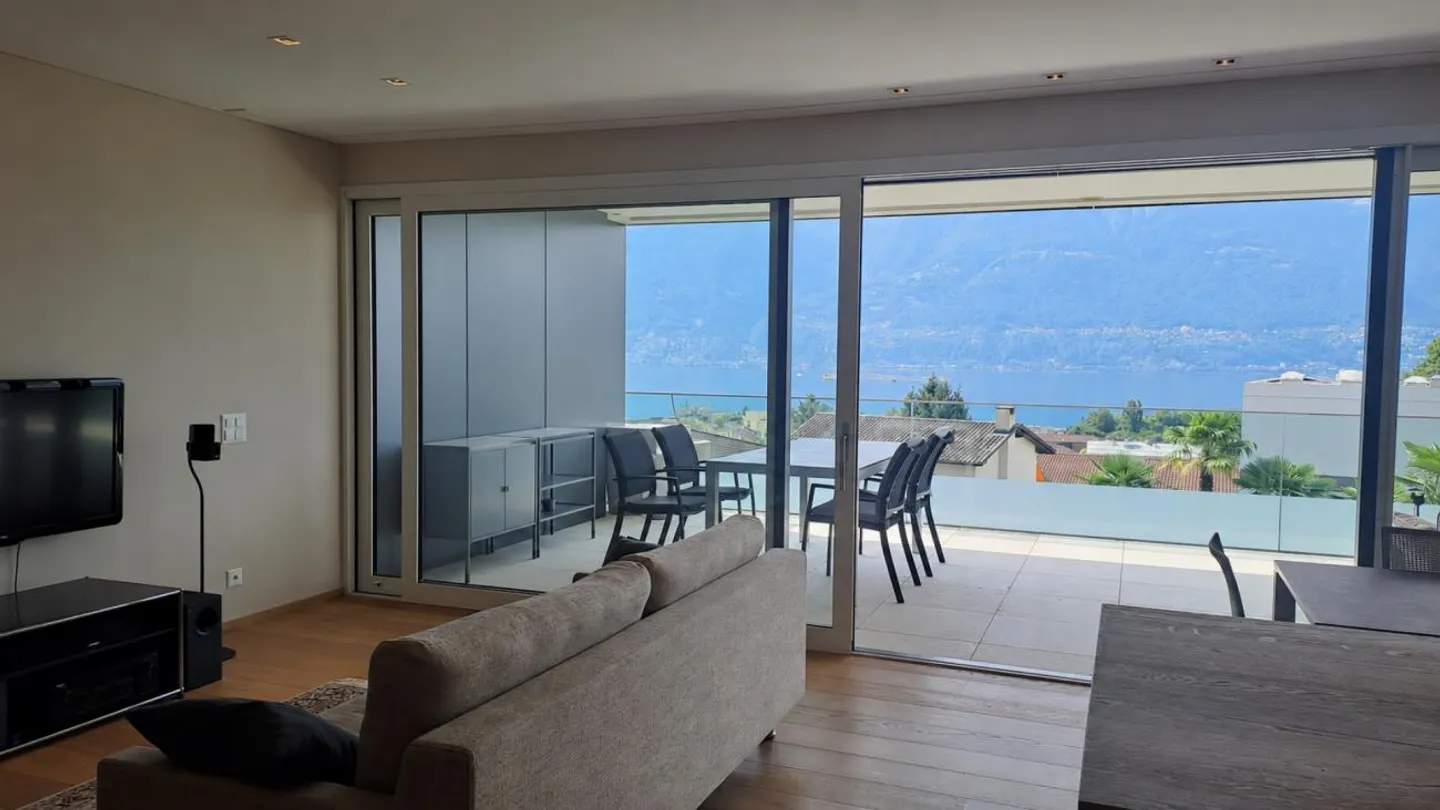Généreux 3,5 pièces avec vue sur le lac, 2 grandes terrasses et piscine extérieure - Photo 3 sur 19