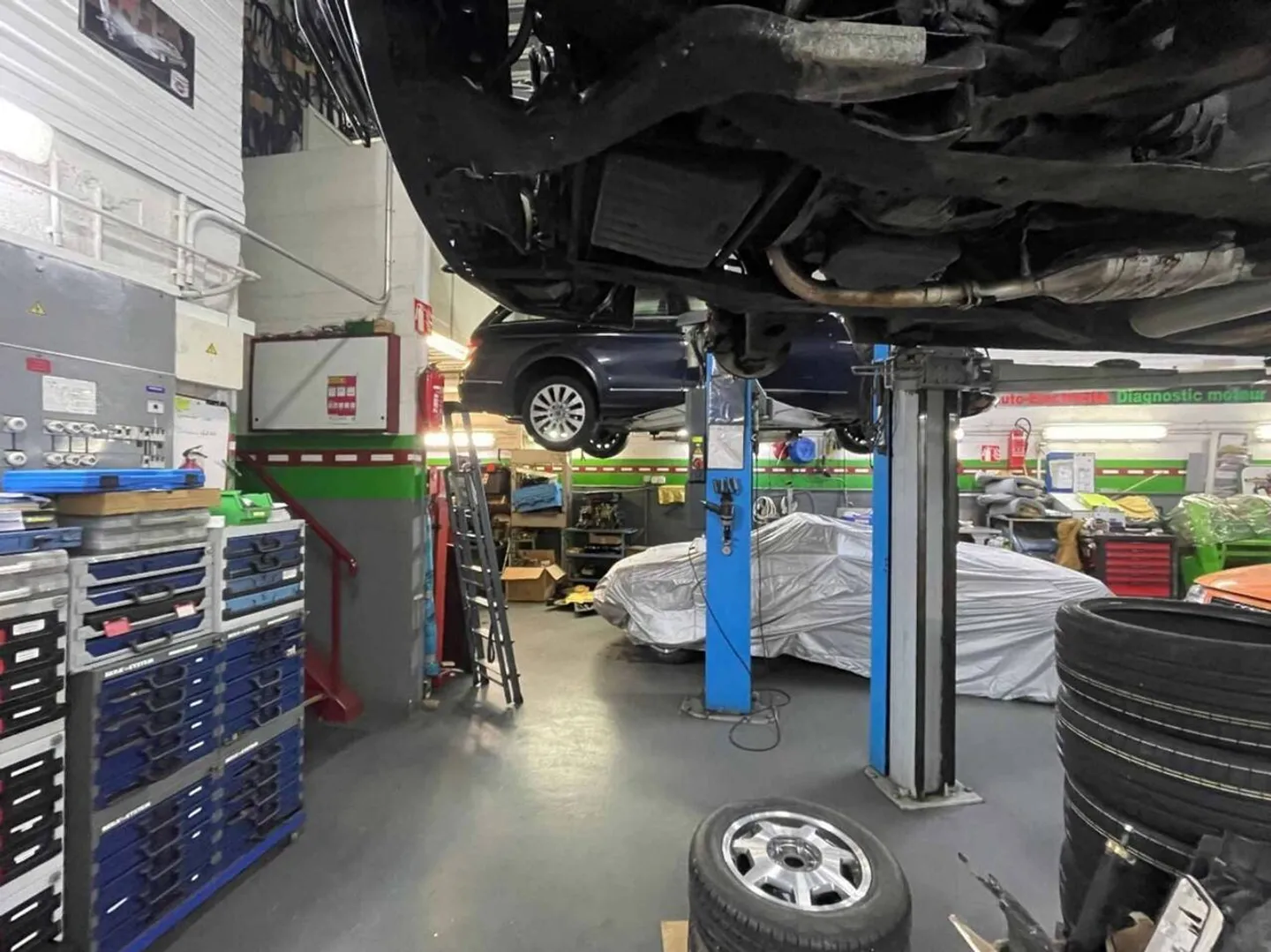 Garage stratégique à Aclens - Photo 2 sur 5