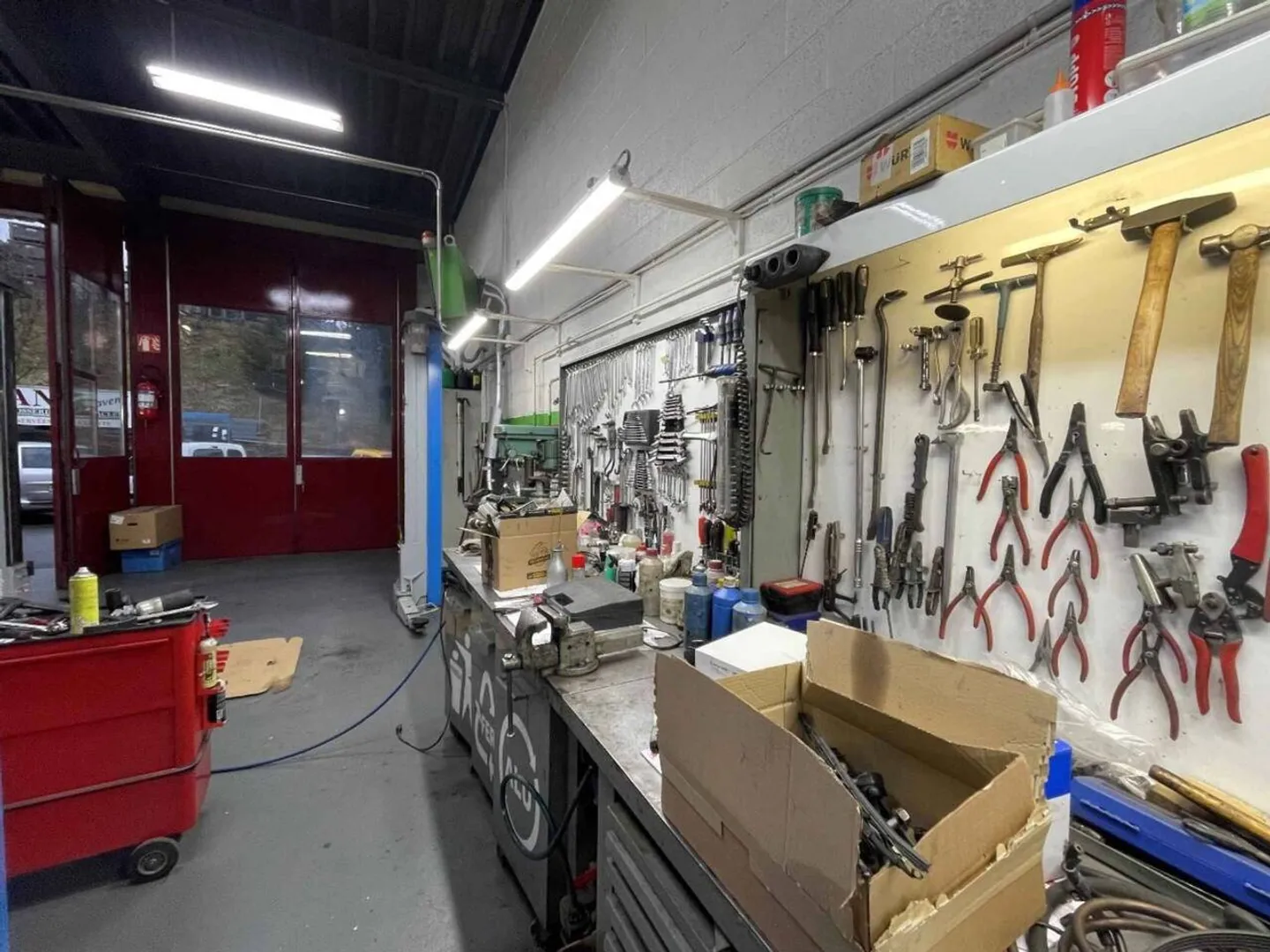 Garage stratégique à Aclens - Photo 3 sur 5