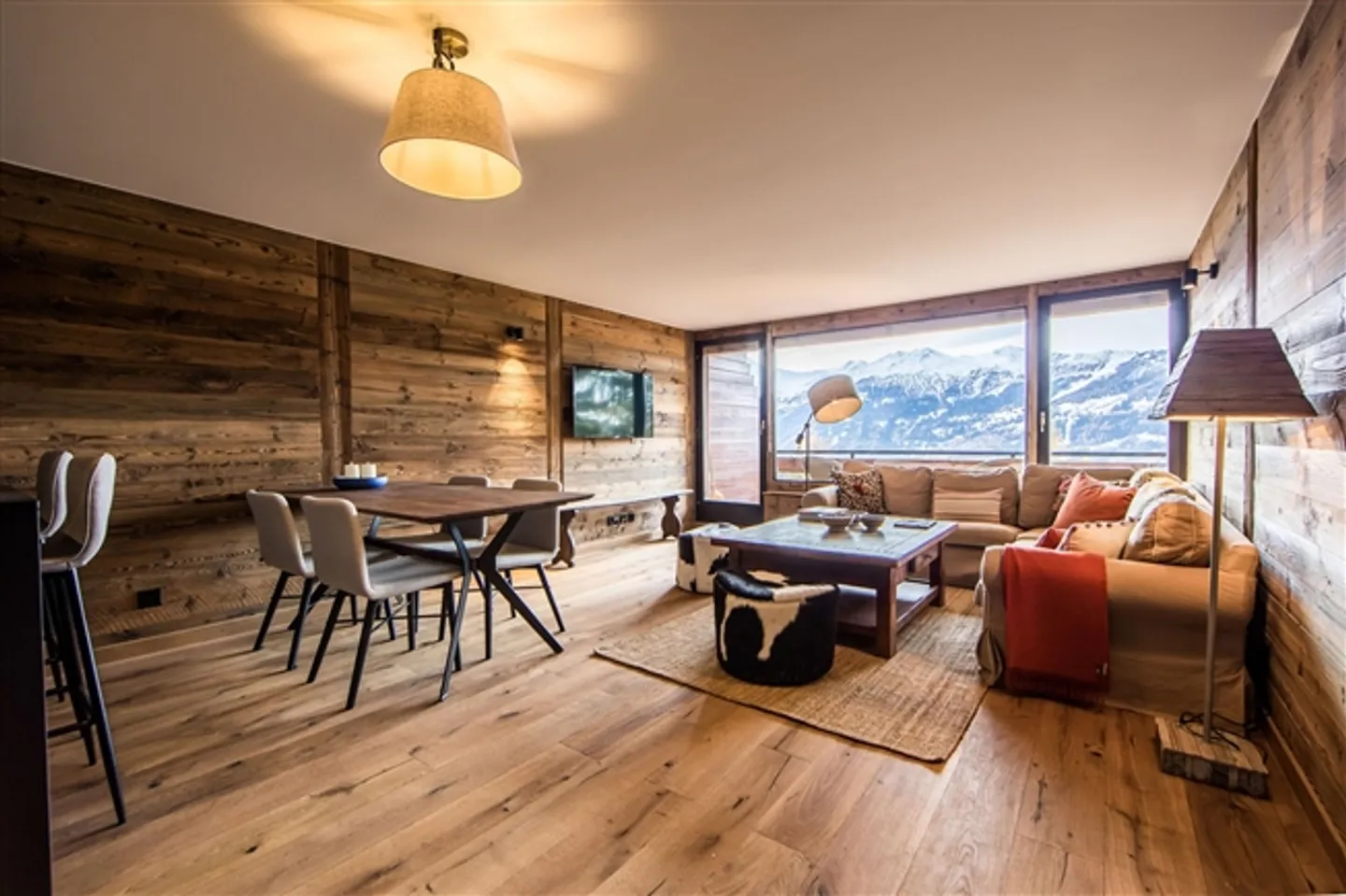Outstanding 2-room apartment in the center of Verbier with villas in the valley. - Photo 1 of 15