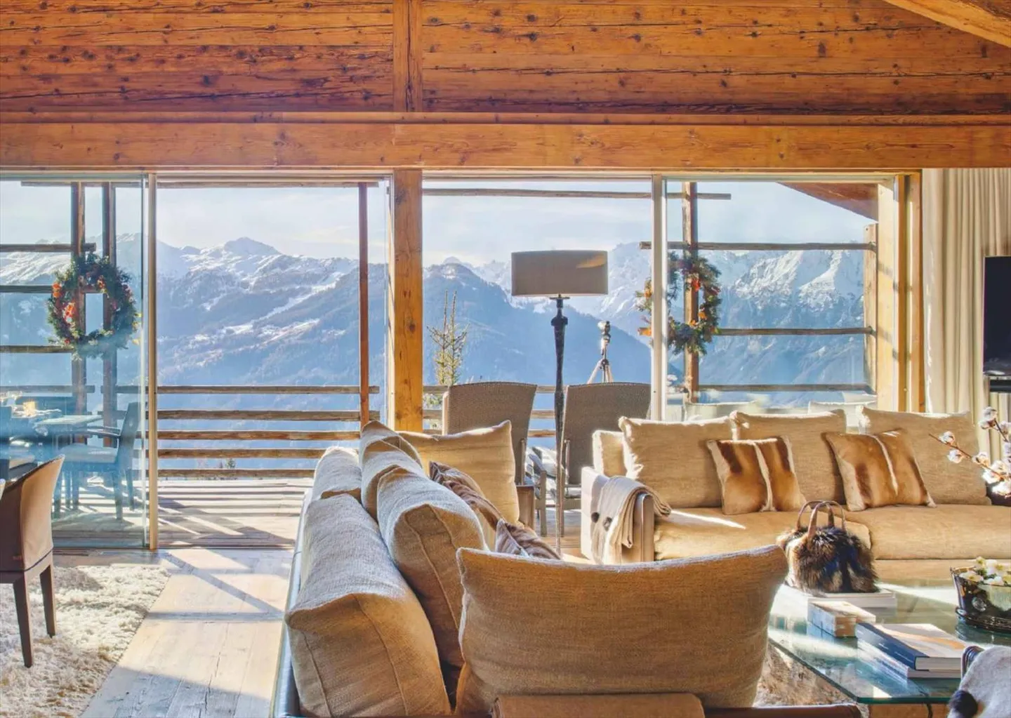 GRANDE CHALET 7 CAMERE - VISTA INEGUAGLIABILE - Foto 1 di 12