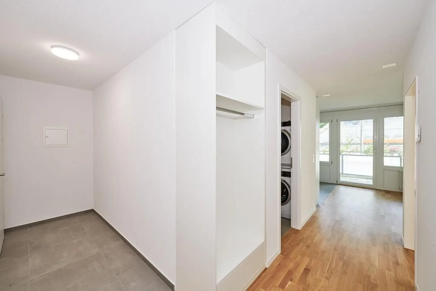 Modern 2-room apartment with large balcony! - Photo 9 of 12