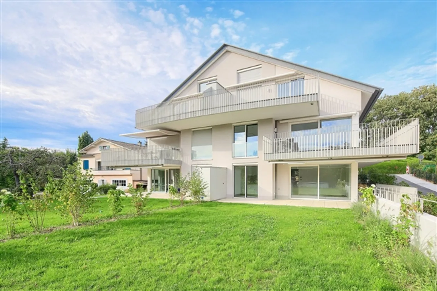 Outstanding 3.5-room apartment in a luxurious residence - Photo 1 of 10