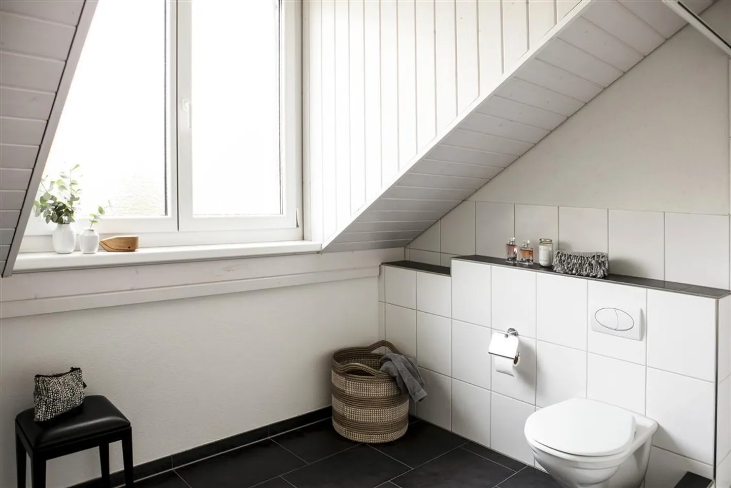 Appartamento mansardato tranquillo con loggia - Foto 4 di 7