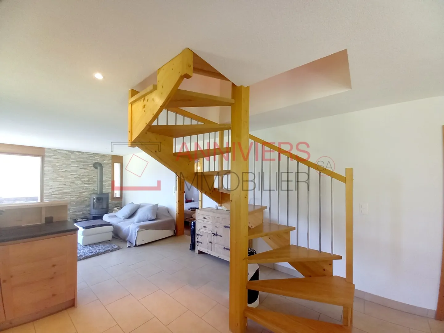 Spacious Penthouse Apartment - 4 Rooms - Free and Sunny View - Photo 5 of 13