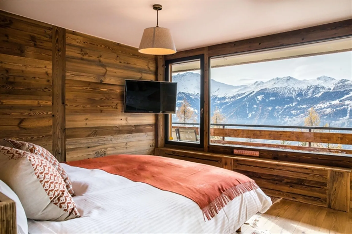 Outstanding 2-room apartment in the center of Verbier with villas in the valley. - Photo 5 of 15
