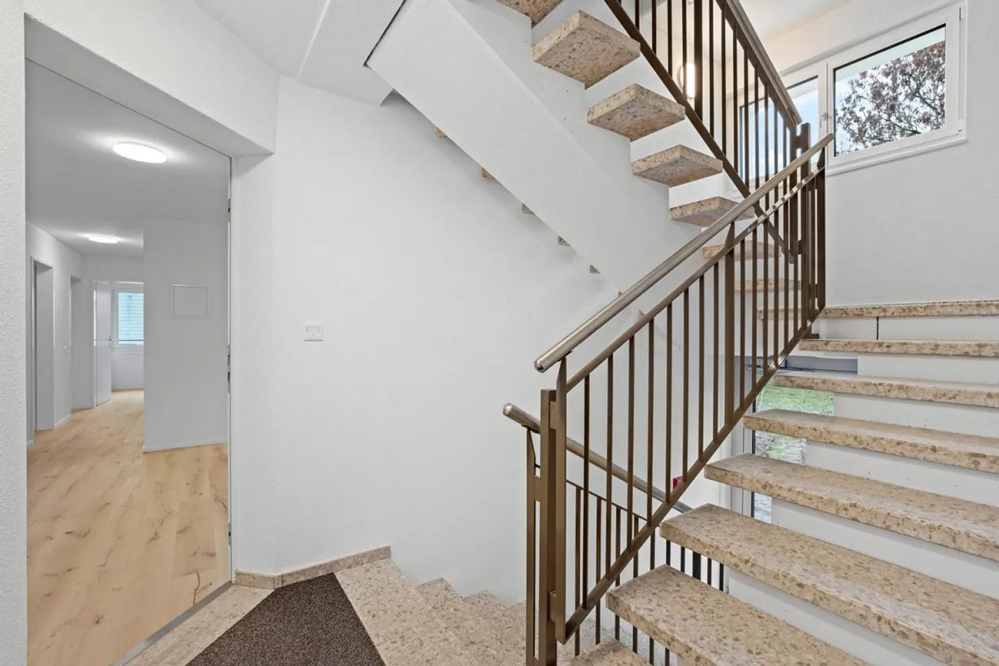 PRIMA AFFITTAZIONE dopo RISTRUTTURAZIONE COMPLETA! Appartamento giardino 4.5 stanze! NUOVE FOTO! - Foto 14 di 15