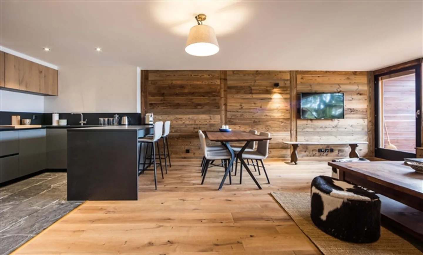 Outstanding 2-room apartment in the center of Verbier with villas in the valley. - Photo 8 of 15