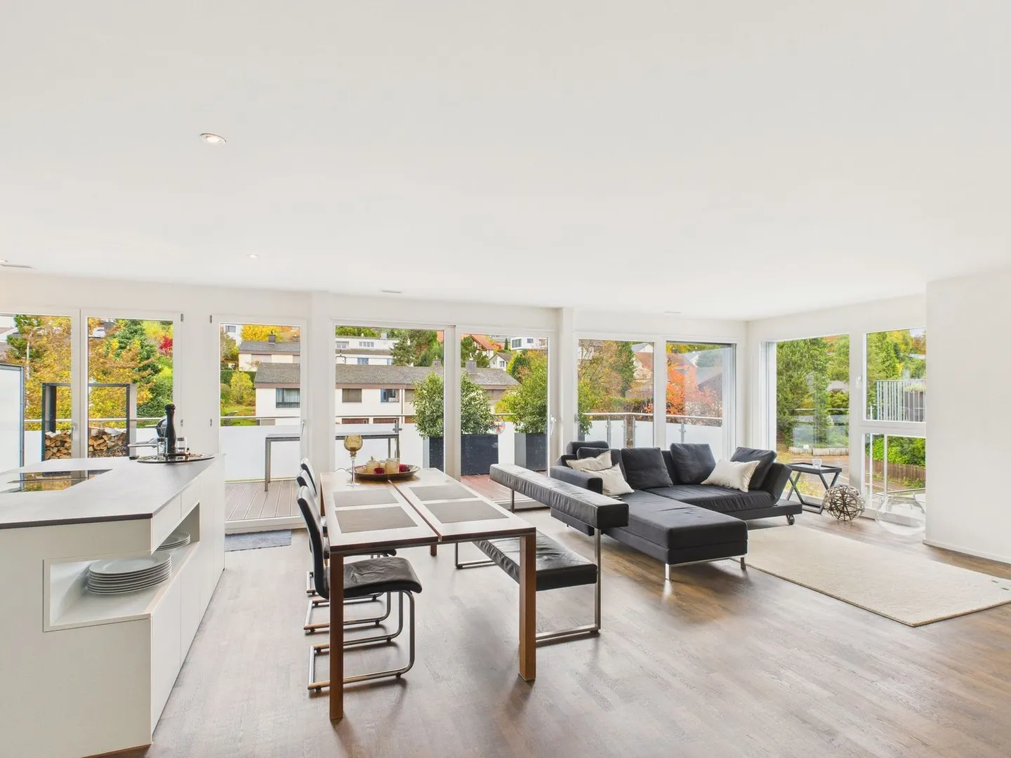 Grosszügige 5.5-Zimmer-Wohnung mit Terrasse in Ebmatingen, Kanton Zürich - Foto 1 von 13