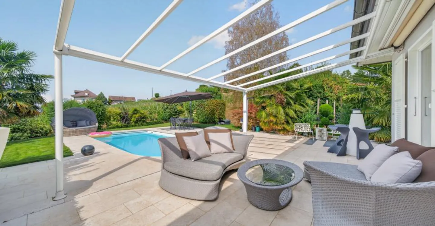 AL CONFINE DEL VIGNETO, VILLA CON PISCINA A 5 MINUTI DA MORGES - Foto 1 di 8