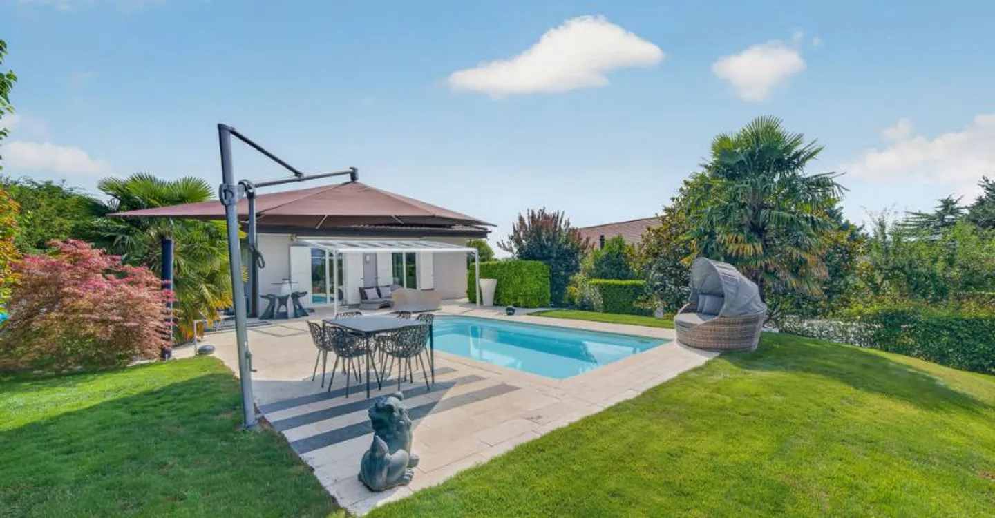 AL CONFINE DEL VIGNETO, VILLA CON PISCINA A 5 MINUTI DA MORGES - Foto 2 di 8