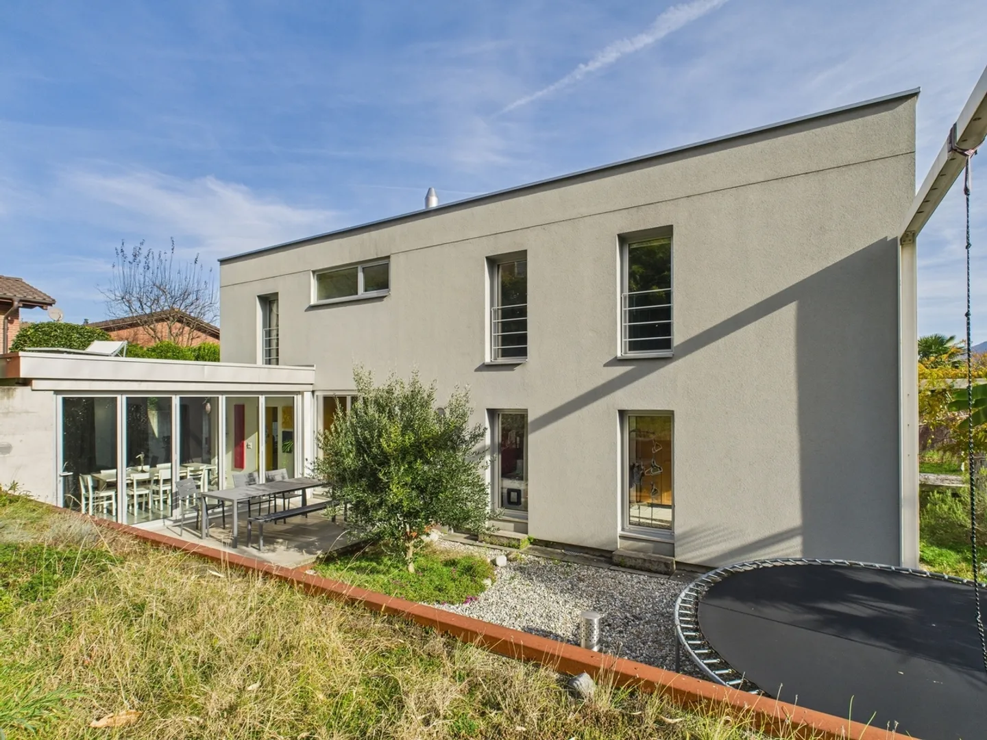 Stunning contemporary villa in the greenery of Arosio, 7 comfort rooms, light and nature in perfect harmony - Photo 2 of 13