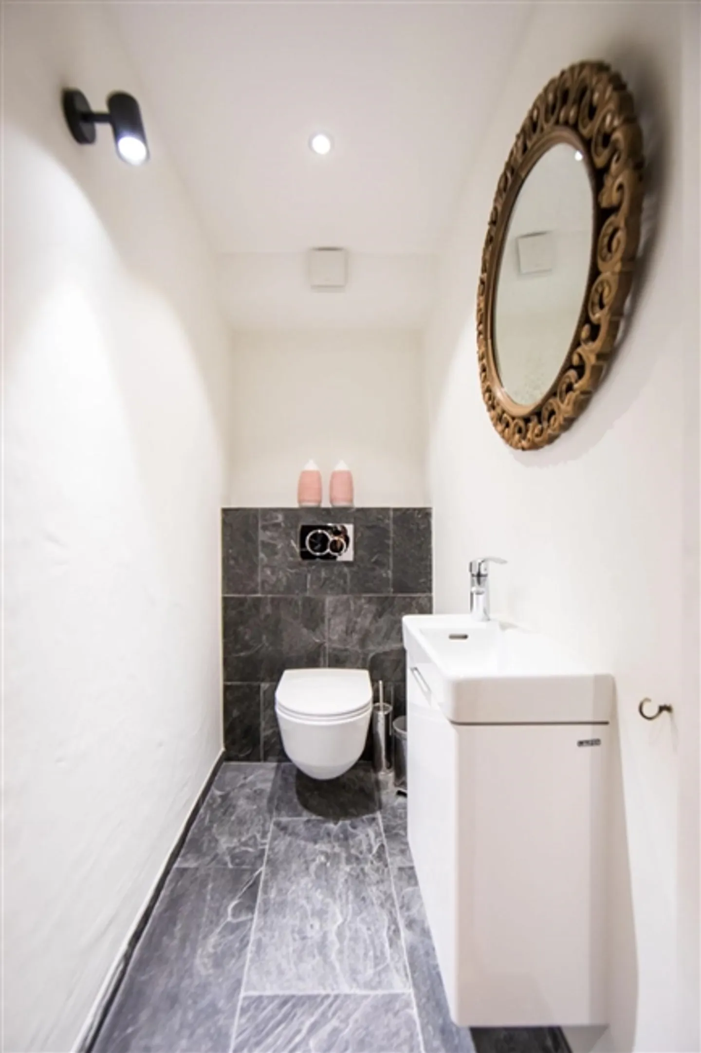 Outstanding 2-room apartment in the center of Verbier with villas in the valley. - Photo 14 of 15