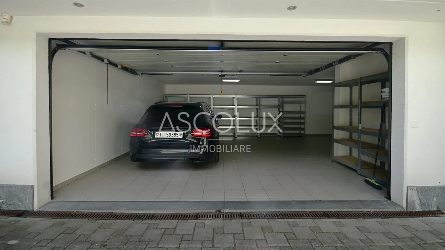 GRAZIOSA Casa unifamiliare di 4.5 locali con giardino e piscina in una posizione residenziale tranquilla | Hübsches 4.5-Zimmer-Einfamilienhaus mit Garten und Pool in ruhiger Wohnlage - Foto 7 di 13