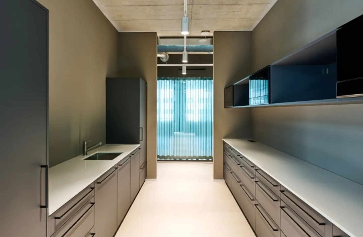 Office space for rent - Photo 3 of 8