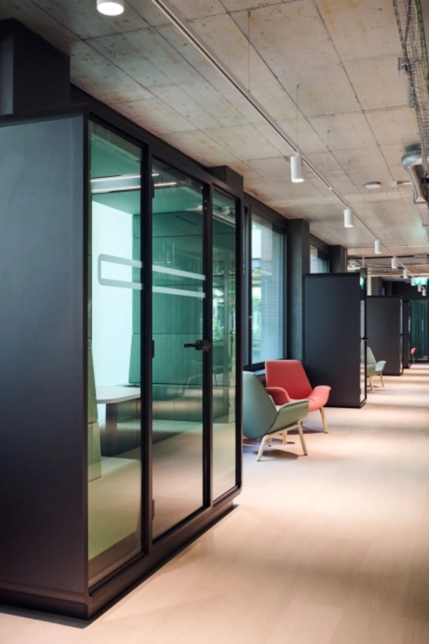 Office space for rent - Photo 4 of 8