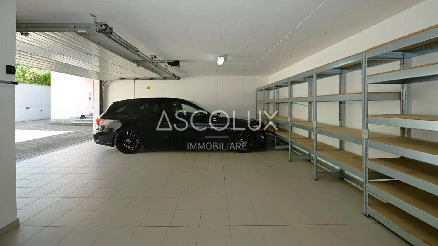 GRAZIOSA Casa unifamiliare di 4.5 locali con giardino e piscina in una posizione residenziale tranquilla | Hübsches 4.5-Zimmer-Einfamilienhaus mit Garten und Pool in ruhiger Wohnlage - Foto 8 di 13