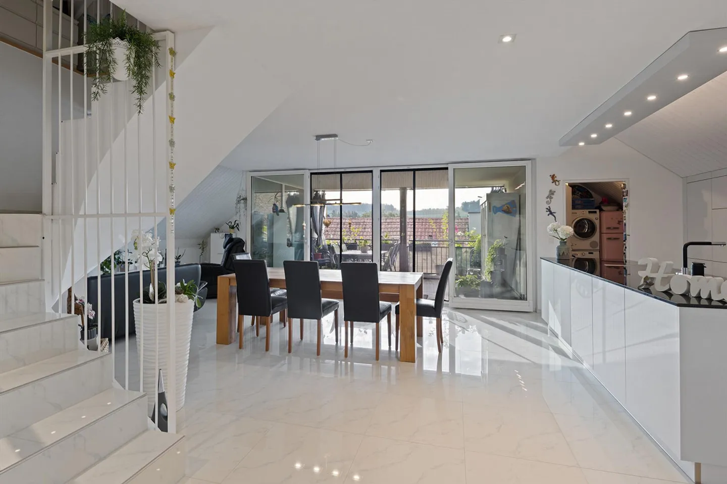 Elegant, spacious and as good as new in a central location - Photo 1 of 11
