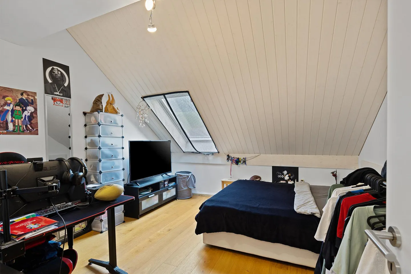 Elegant, spacious and as good as new in a central location - Photo 6 of 11