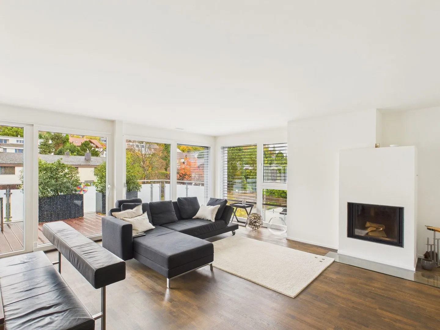 Grosszügige 5.5-Zimmer-Wohnung mit Terrasse in Ebmatingen, Kanton Zürich - Foto 2 von 13