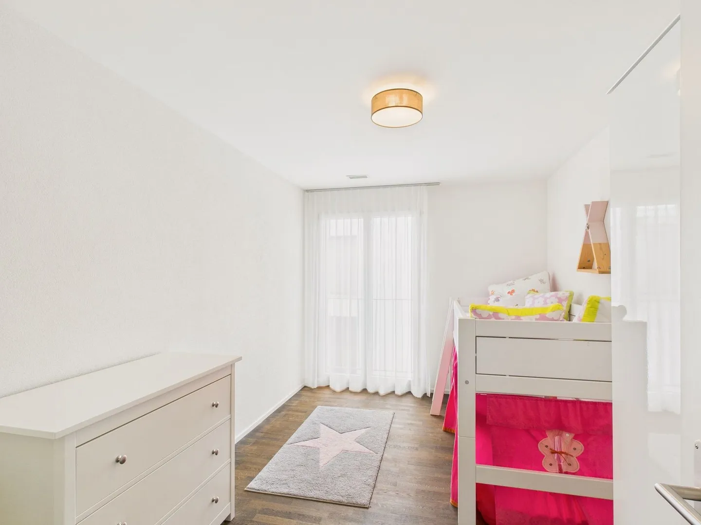 Grosszügige 5.5-Zimmer-Wohnung mit Terrasse in Ebmatingen, Kanton Zürich - Foto 7 von 13