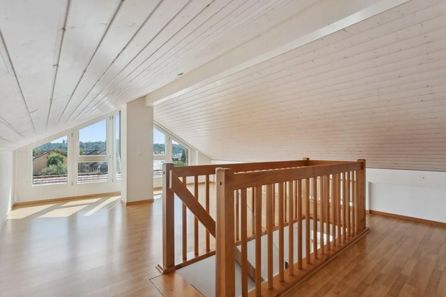 Zu vermieten ohne Kaution - Geräumige Wohnung mit Mezzanin - Foto 7 von 9