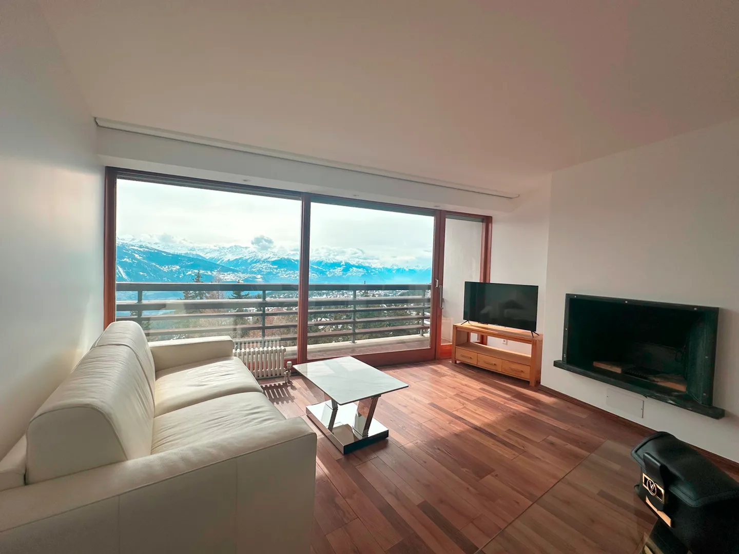 Super Crans Tower: Art of Living and Spectacular View - Photo 1 of 9