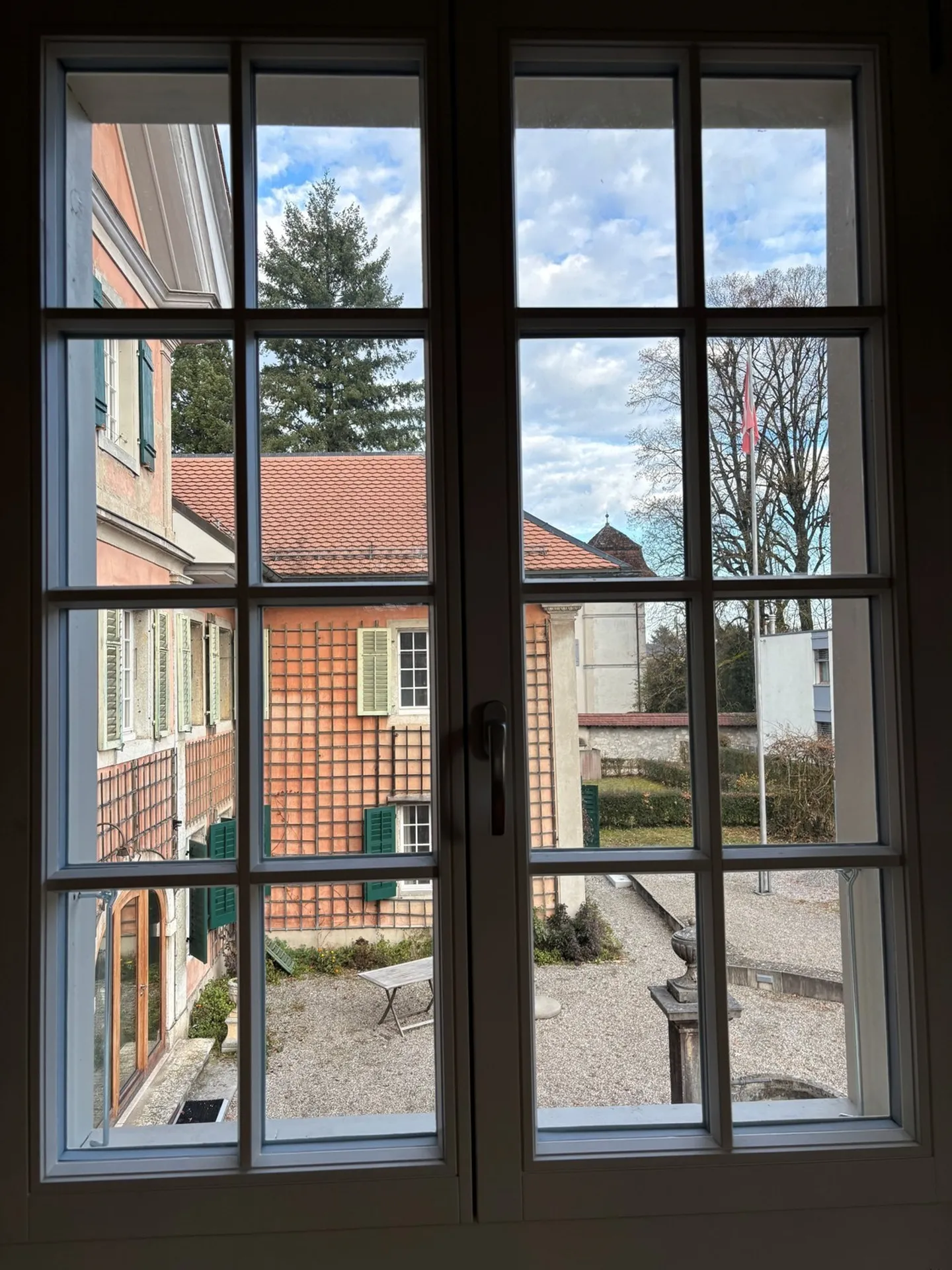 Appartement spacieux de 2 pièces au 1er étage d'une charmante maison patricienne - Photo 4 sur 10